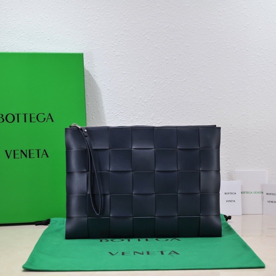 Bottega Veneta clutch
